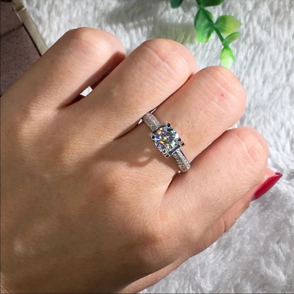 New Women’s 925 Silver Round Cut Diamond Ring - Picture 5 of 6